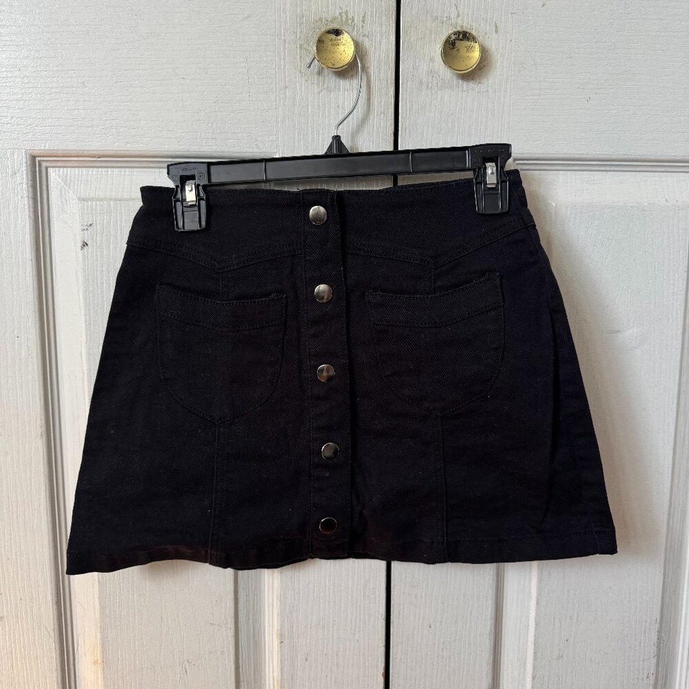 Black Front Pocket Black Skirt